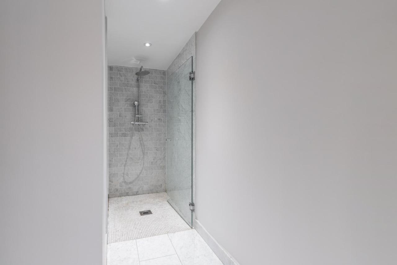 Guest house Place Dublin